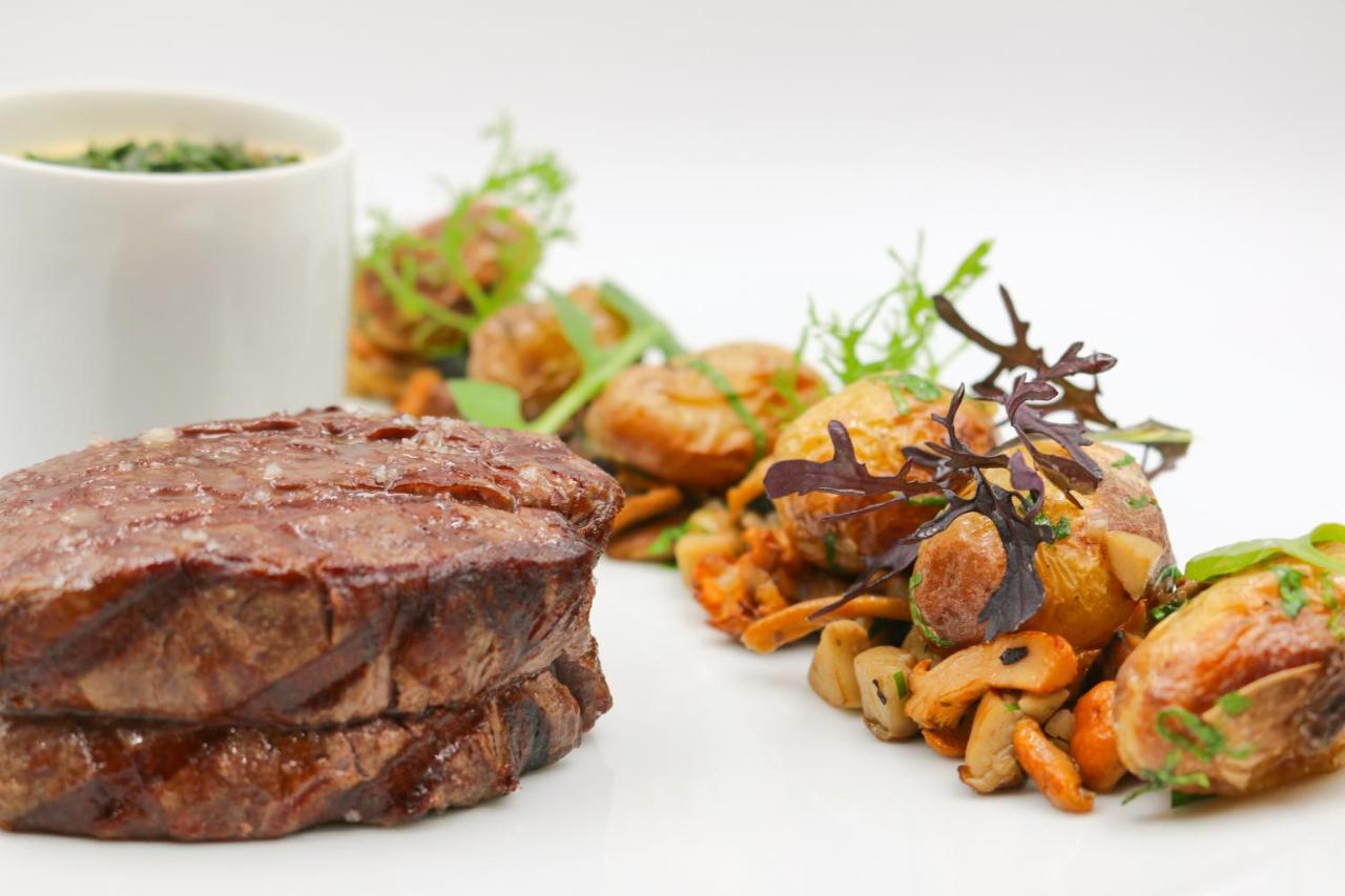 فندق دو لا سيغون جنيفا المظهر الخارجي الصورة A steak prepared with the dry-aging technique